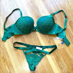 NWT Victoria Secret Lace Very Sexy Push-up Set